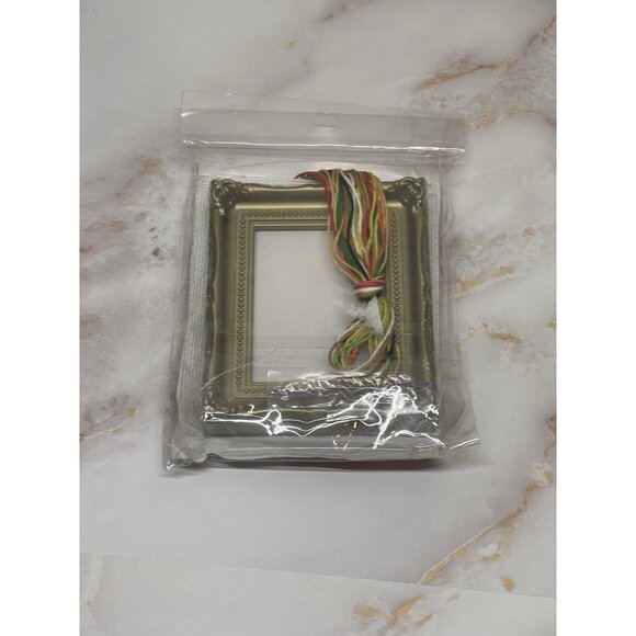 Design Works Christmas Wreath Gifts counted cross stitch picture kit 2” x 3” New - Picture 2 of 4